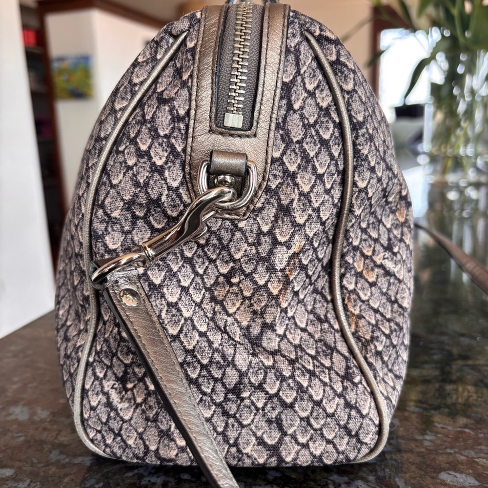COACH Taylor Snake Print Bag F26037
Gunmetal Python Embossed Luxe
Structured - Picture 4 of 15